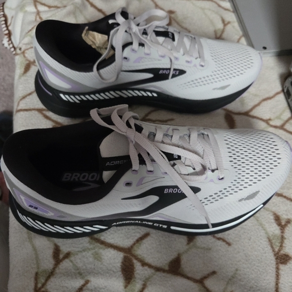 Brooks Women's Adrenaline GTS 23 Shoes Black, Grey, and Purple in Size 10.5 Arch - Picture 11 of 15